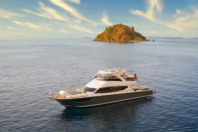 The six-stop day tour boat
